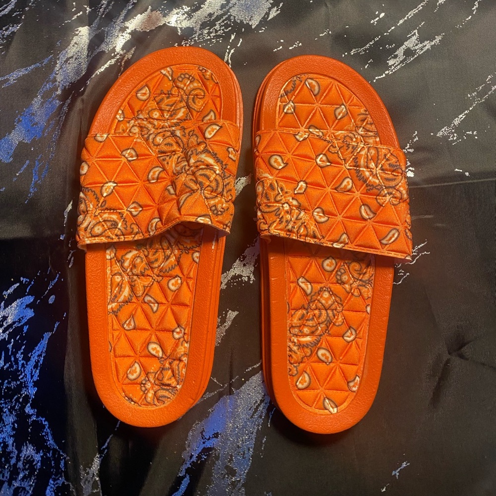 orange flag slippers !🧡